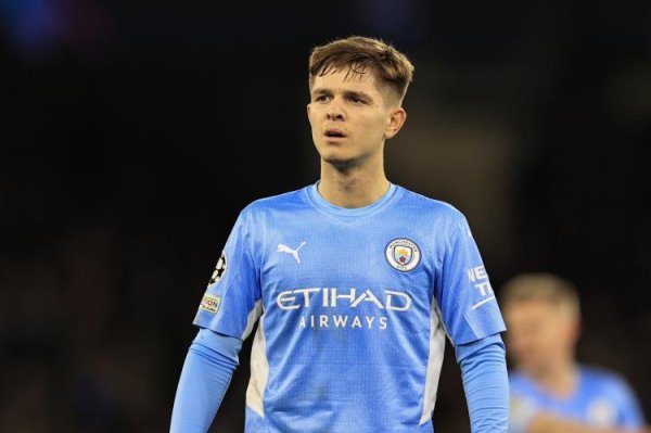 一片红配资 记者：多特、法兰克福、勒沃库森有意麦卡蒂，球员希望留在英格兰